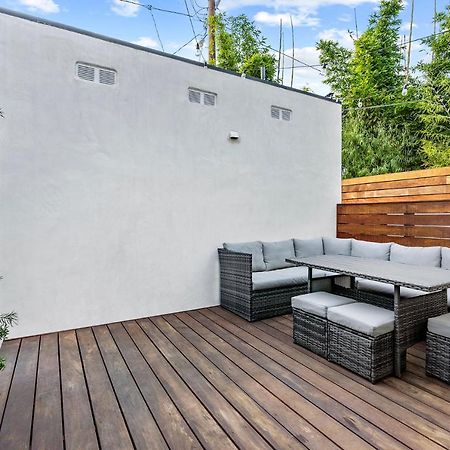 Modern Guest Room Los Angeles Exterior photo