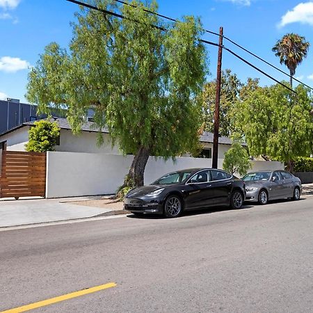 Modern Guest Room Los Angeles Exterior photo